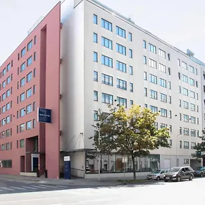 **** Szálloda Novotel Donau Ausztria