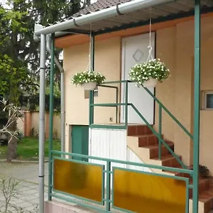 Jade Panzio Budapesta